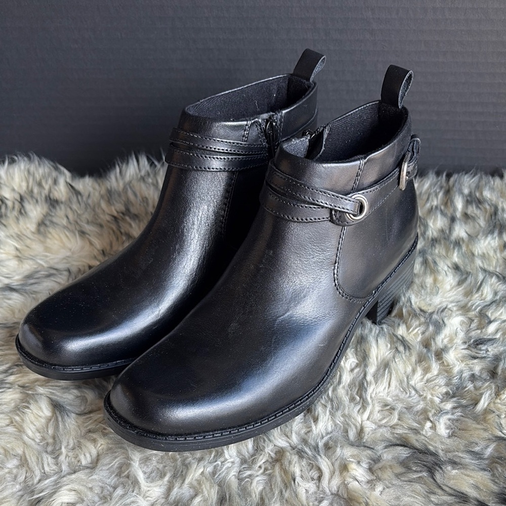 Clarks Black Heeled Boots with Elastic Panels Black Leather Kittredge